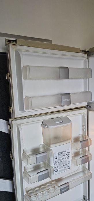 Vand combina frigorifica BEKO, No Frost,  cu dozator de apa
