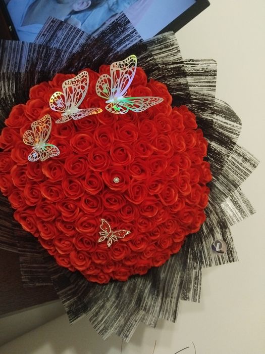 Cadou care nu se ofilește – buchete de flori din săpun personalizate