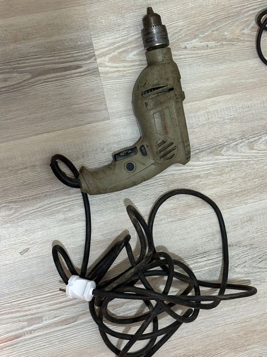 Продам шуруповерт Crown