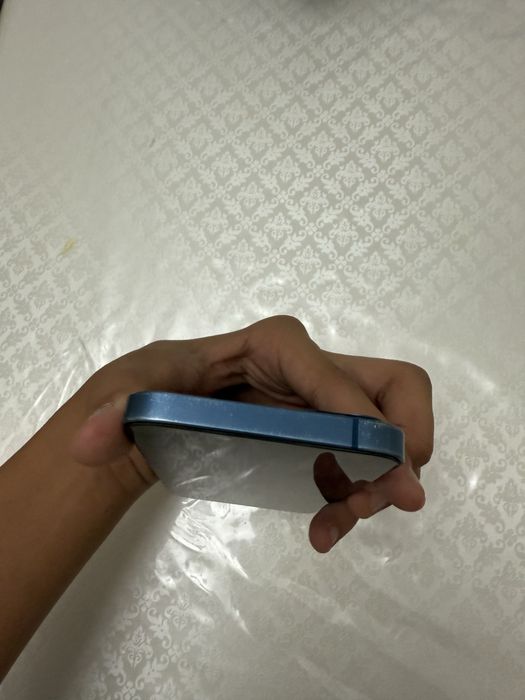 iPhone 13 с каропкой