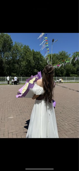 Белое платье в отличном состоянии