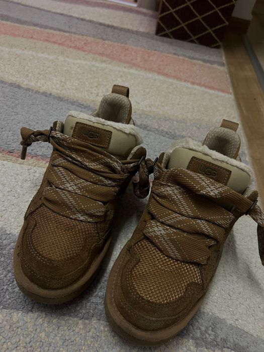 Vând UGG uri marimea 37