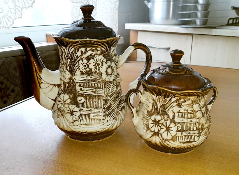 Продам заварник и сахарницу.
