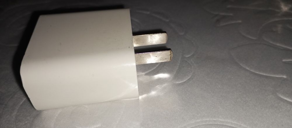 Вилка для зарядки от компании miui