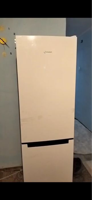 Холодильник Indesit