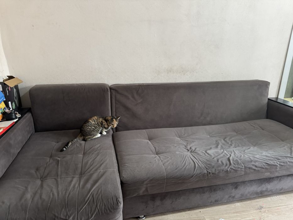 Диван с креслом, требуется ремонт