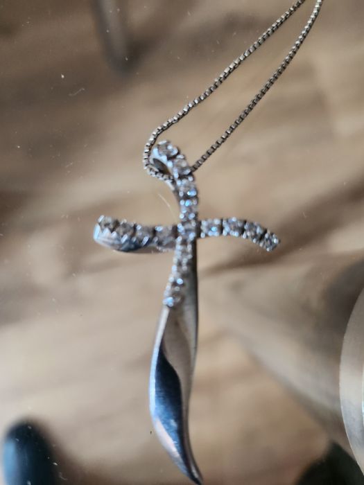 Сребърен кръст със цирконий