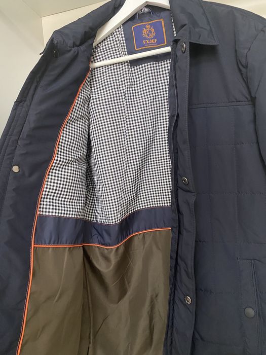 Куртка сатылады.