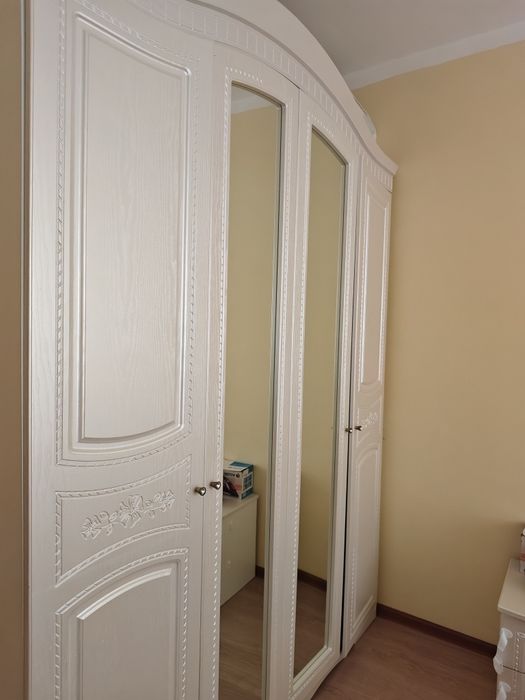 Продается спальный гарнитур