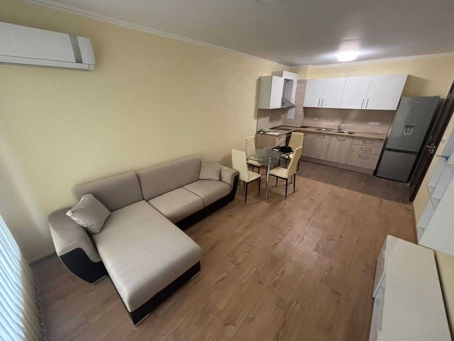 Дава се под наем Двустаен апартамент в Бургас, Славейков - 60 кв.м за 612 € - Снимка #1