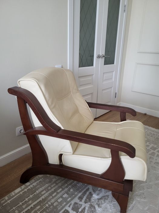 Кресло в коже, Беларусь