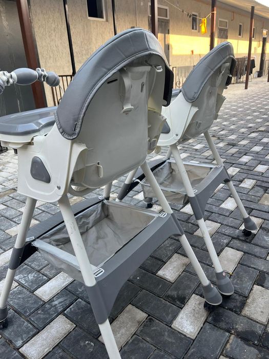 Детские столики две штуки