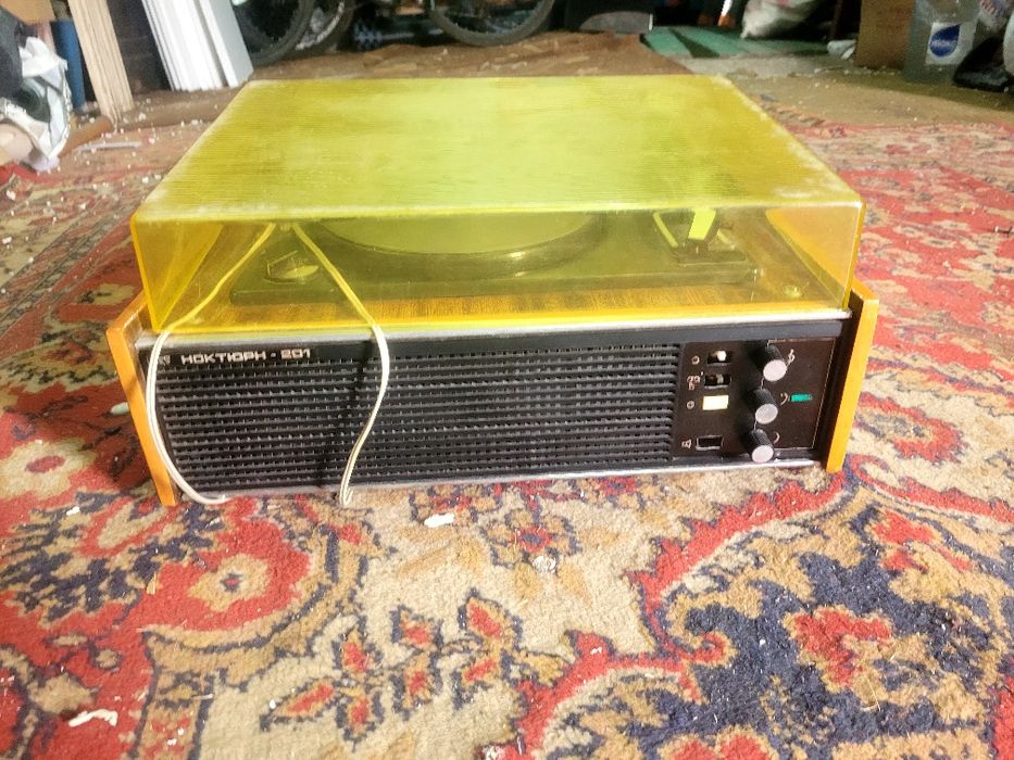 Продам проигрыватель винила