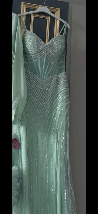 Официална Рокля купувана от Италия