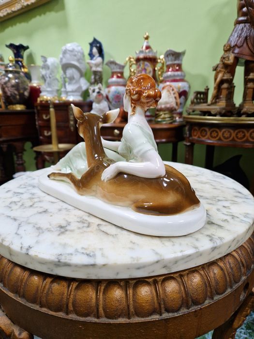 Стара уникална антикварна порцеланова фигура композиция