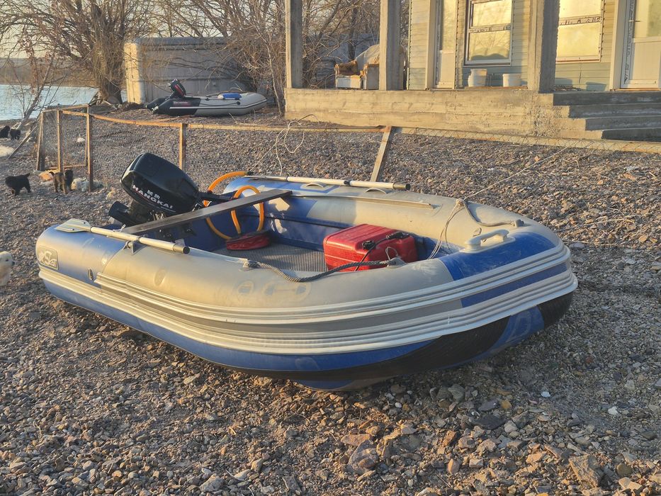 Продам надувную  лодку с мотором