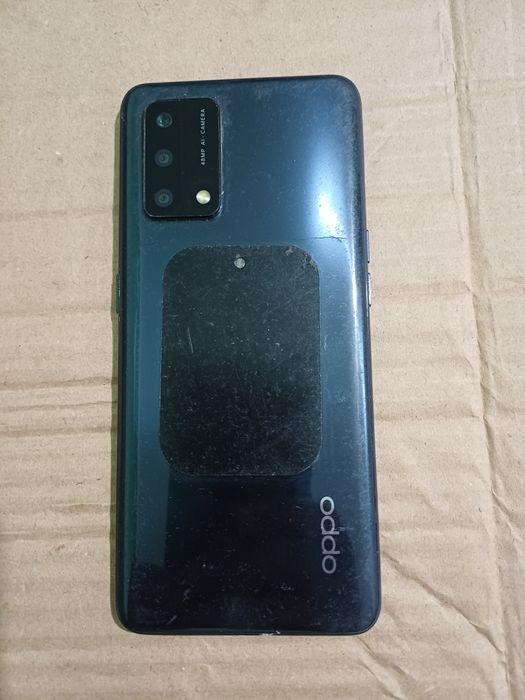 Oppo A74 cu displayul spart. Placa este buna