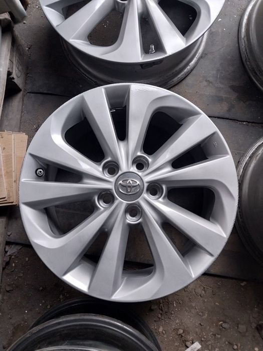 Диски R17 оригинал. На Toyota camri.