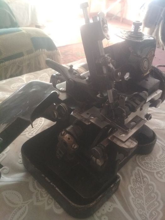 Продам оверлок (китайский)