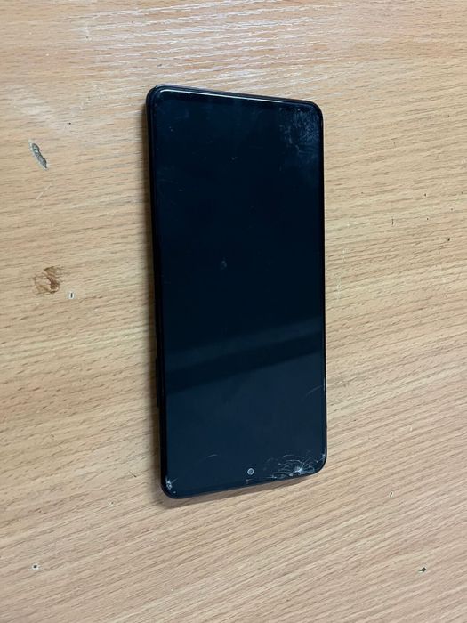 Продаю телефон Redmi note 10Pro не работает!!!