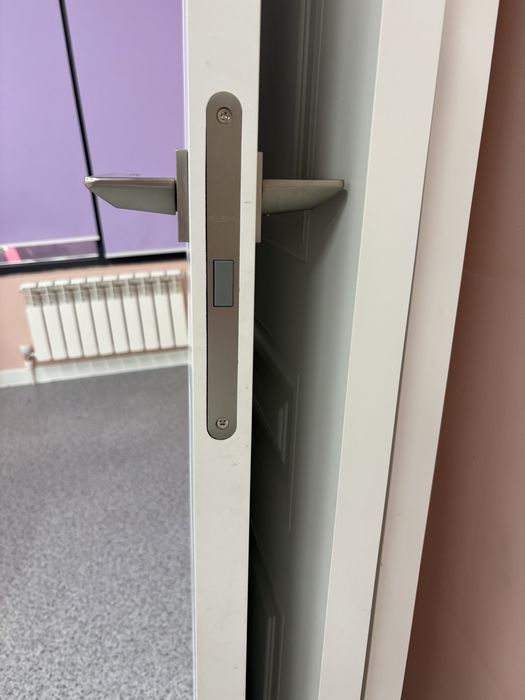 Продам двери, диван, стулья, колонка