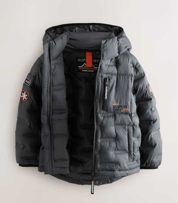 Въгленово сиво - Ватирано пухено якето Superdry NEXT за момче