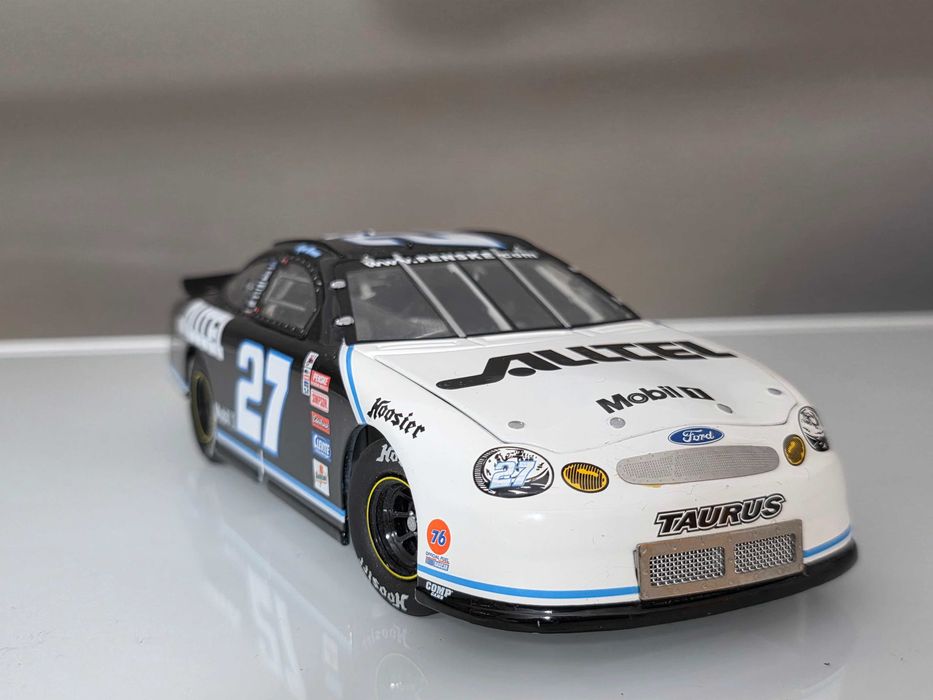 Macheta Auto 1/24 Team Caliber Nascar Ford Taurus Ryan Newman