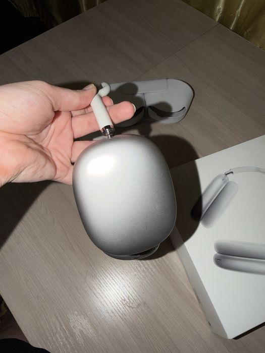 Продам Airpods Max 1 поколения