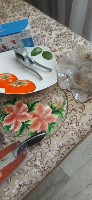 Продам  посуду .