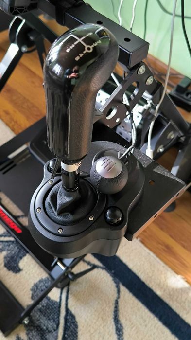 Волан с педали, скоростен лост Logitech G29