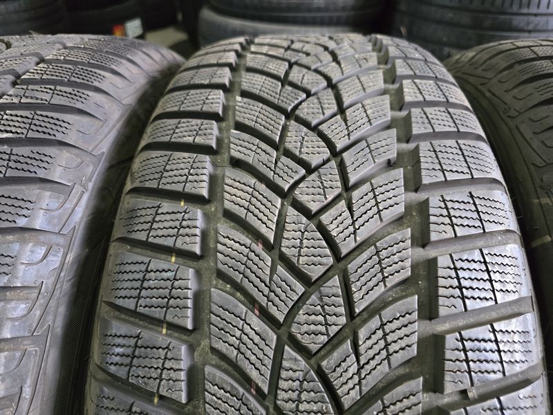 255/45/20 GOODYEAR 4бр