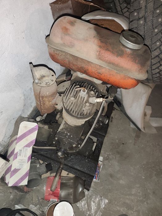 Мотор бензиновый