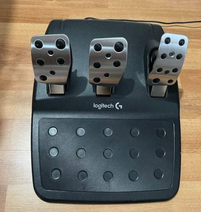 Logitech G29 – volan + pedale + schimbător