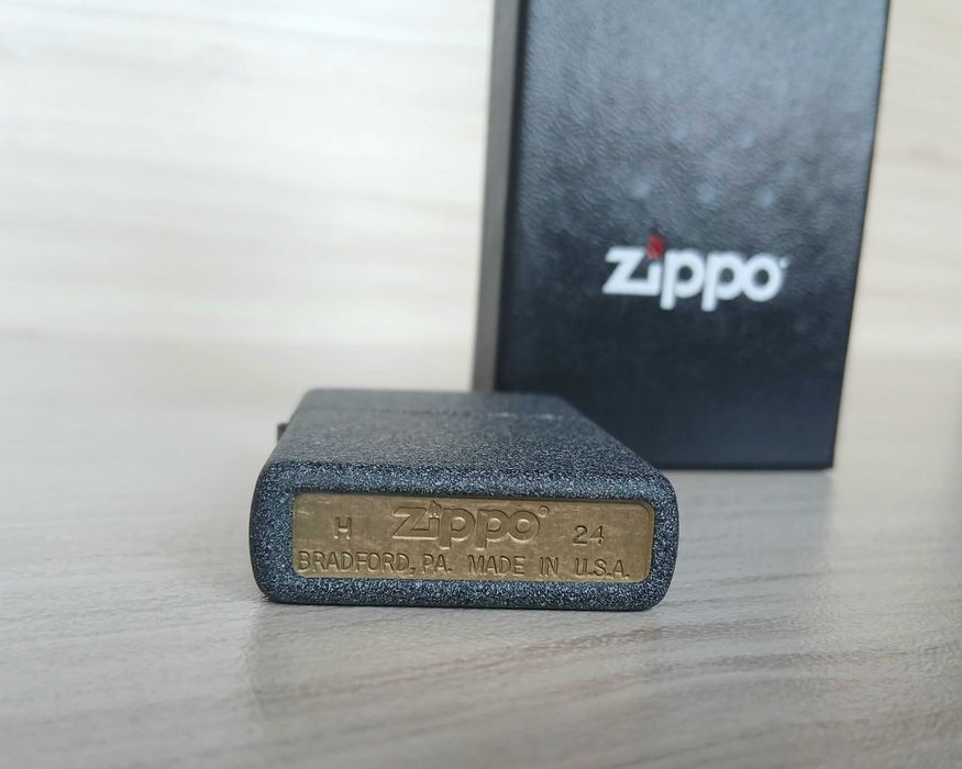 Нова запалка Zippo Iron Stone + подарък гориво