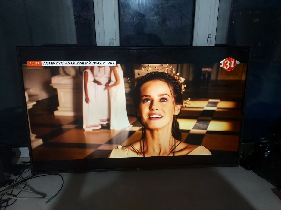 Продам большой Смарт телевизор LG