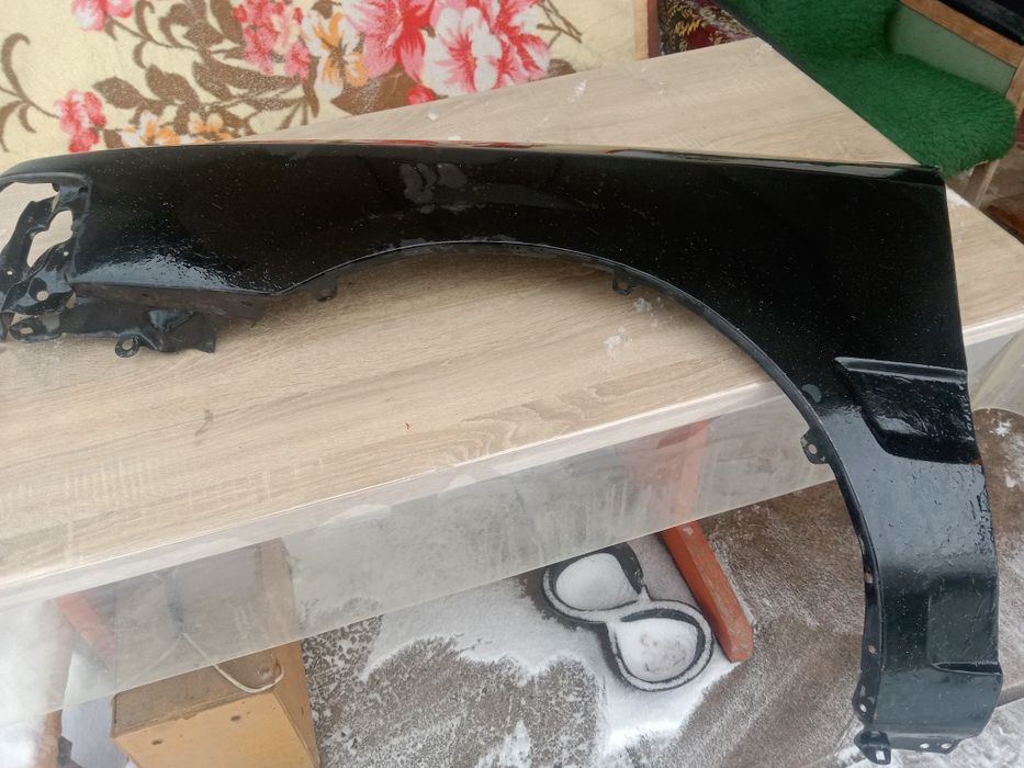 Крыло левое переднее Мазда 323 f