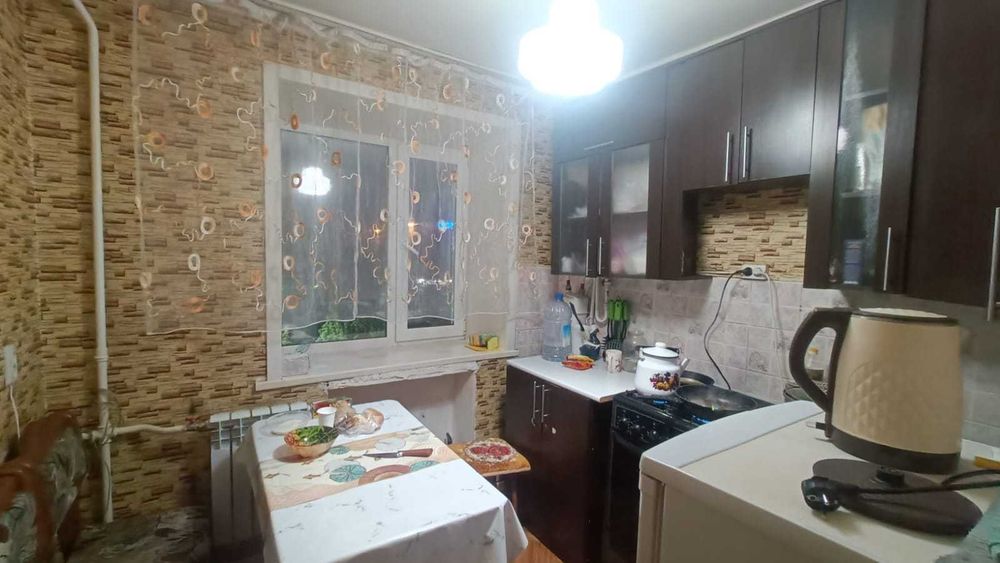 Продам 2 ком квартиру в районе кинотеатра Казахстан