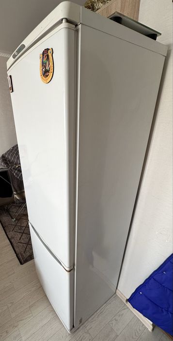 В продаже холодильник STINOL