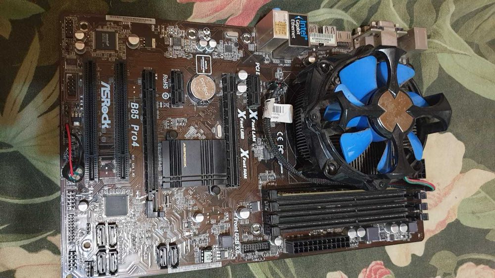 Продам материнскую плату ASRock B85 Pro4