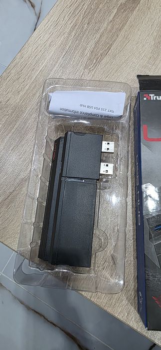 Продавам USB HUB за Ps 4