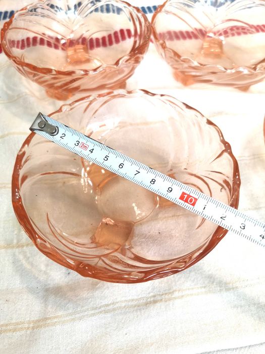 Комплект от Шест Дълбоки Купи за Хранене 40те г. на 20 век.