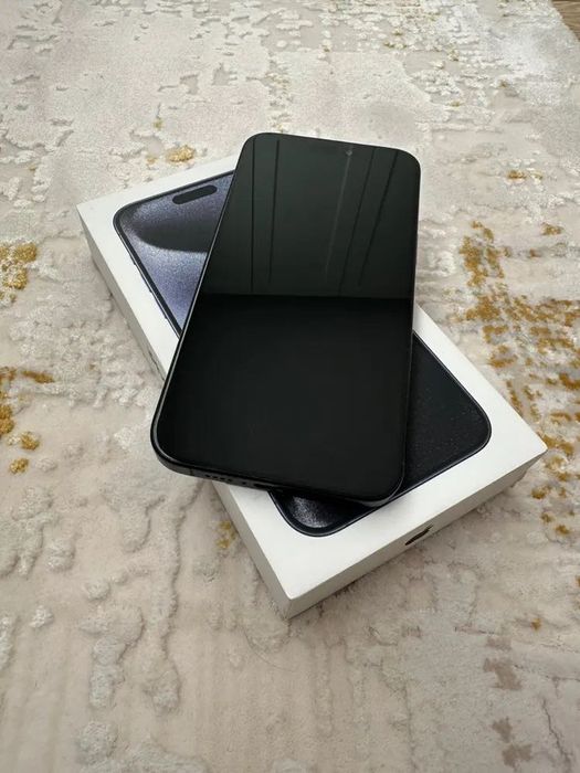 iPhone 15 256 GB titanum