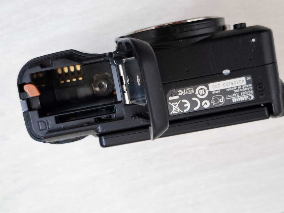 Canon PowerShot G12 10MP Digital Point & Shoot Camera