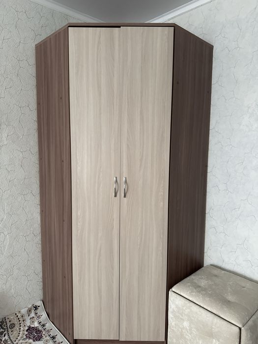Продам угловой шифоньер самовывоз