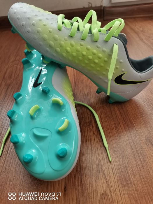 НОВИ Оригинални бутонки Найк