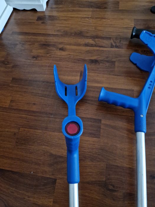 Vând carje medicale