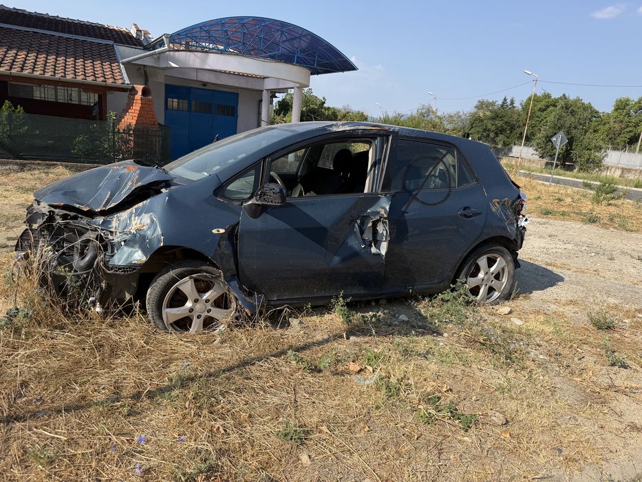 Toyota Auris На Части