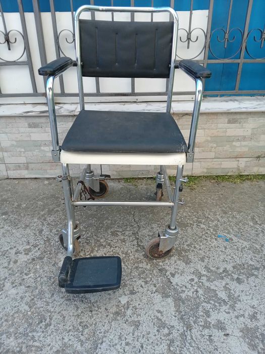 Инвалиден стол,количка 80лв.