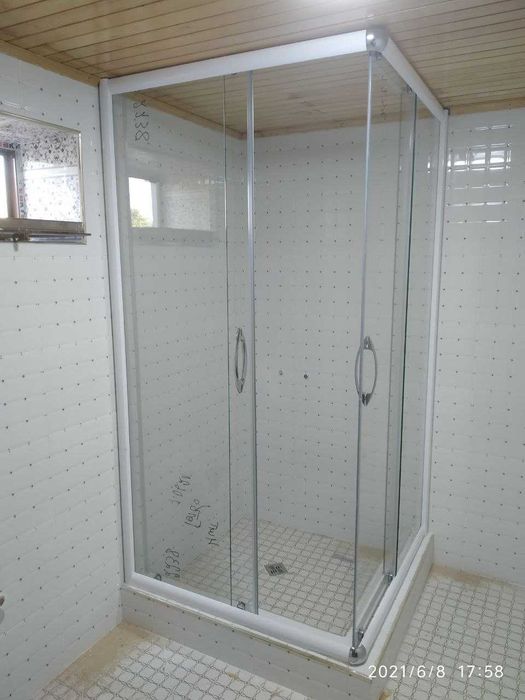 Стеклянные душевые кабины и перегородки под заказ!