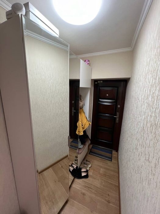 Своя !!!  2-х комнатная 2 этаж рисовый базар.